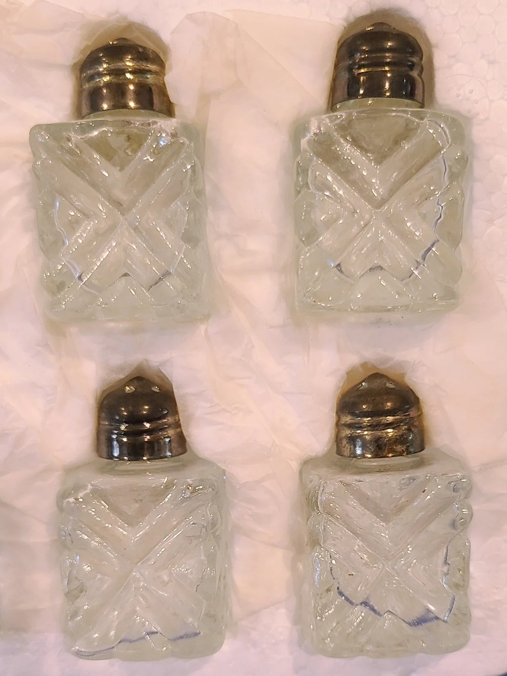 Salt And Pepper Shakers Set Of 4 Vintage Glass